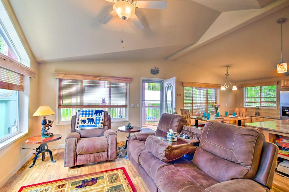 Awesome Hoodsport Cabin - Nearby Hiking Areas Cabin in Washington