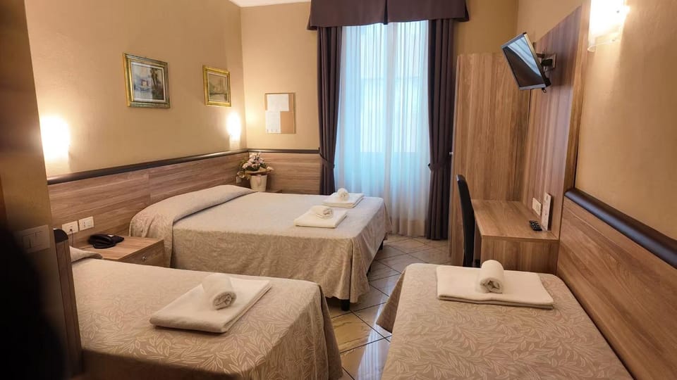 Bed, TV and multimedia, Bedroom, towels