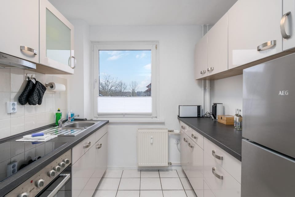 Kitchen or kitchenette, pet friendly, stove, toaster