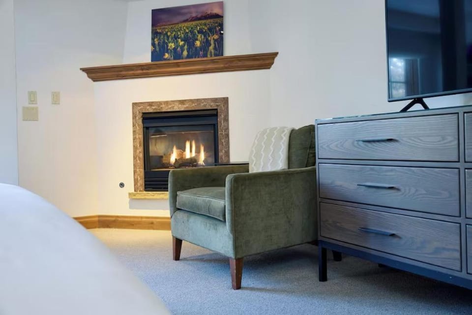 Vail Village Hotel Room With 2 Queens Apartment in Vail