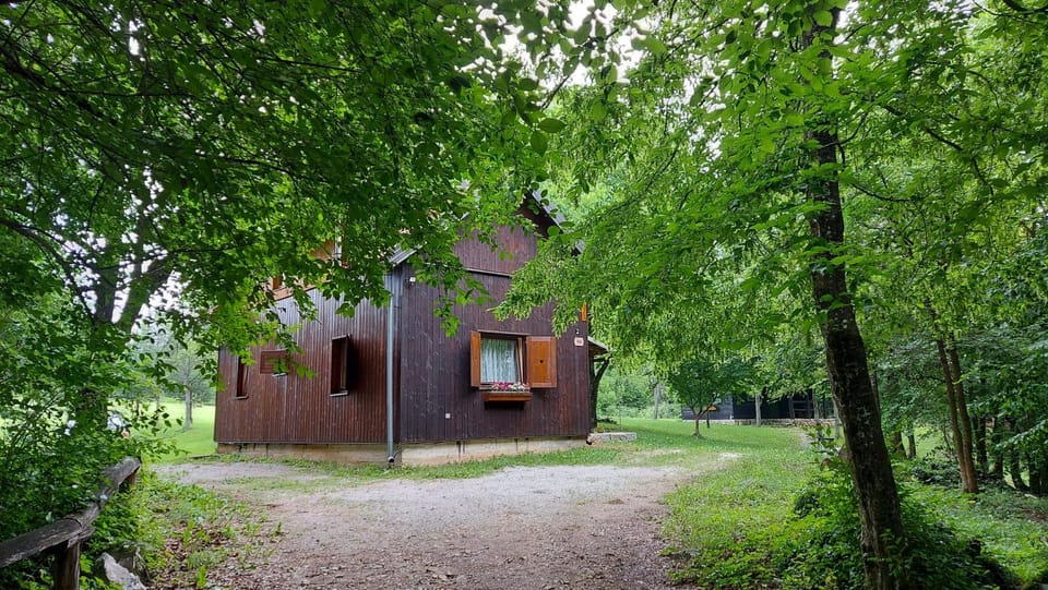 ŠUMSKA KUĆA 1 Chalet in Plitvice Lakes Park