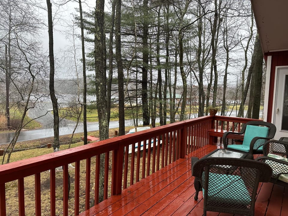 View (from property/room), Balcony/Terrace, Lake view