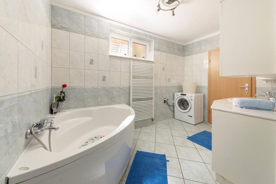 Bathroom, Bath, washing machine