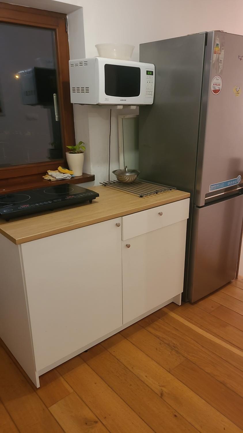 Kitchen or kitchenette, oven, stove