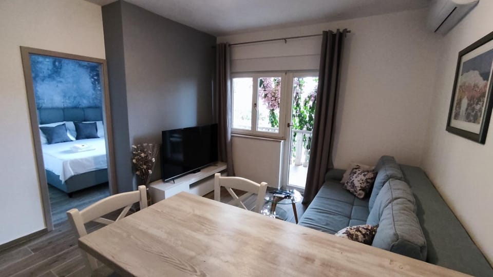 TV and multimedia, Living room, Dining area