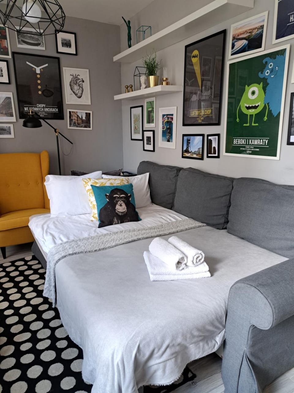 Bed, Living room, Photo of the whole room, Seating area, towels