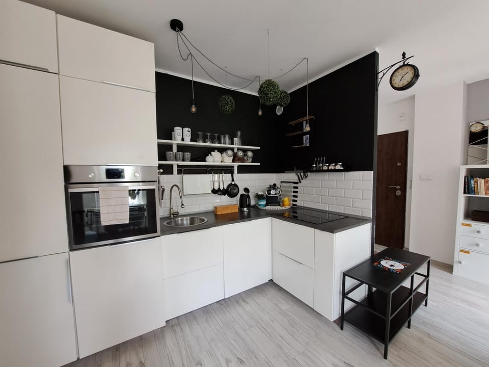 Coffee/tea facilities, Kitchen or kitchenette, oven, stove, toaster, toaster