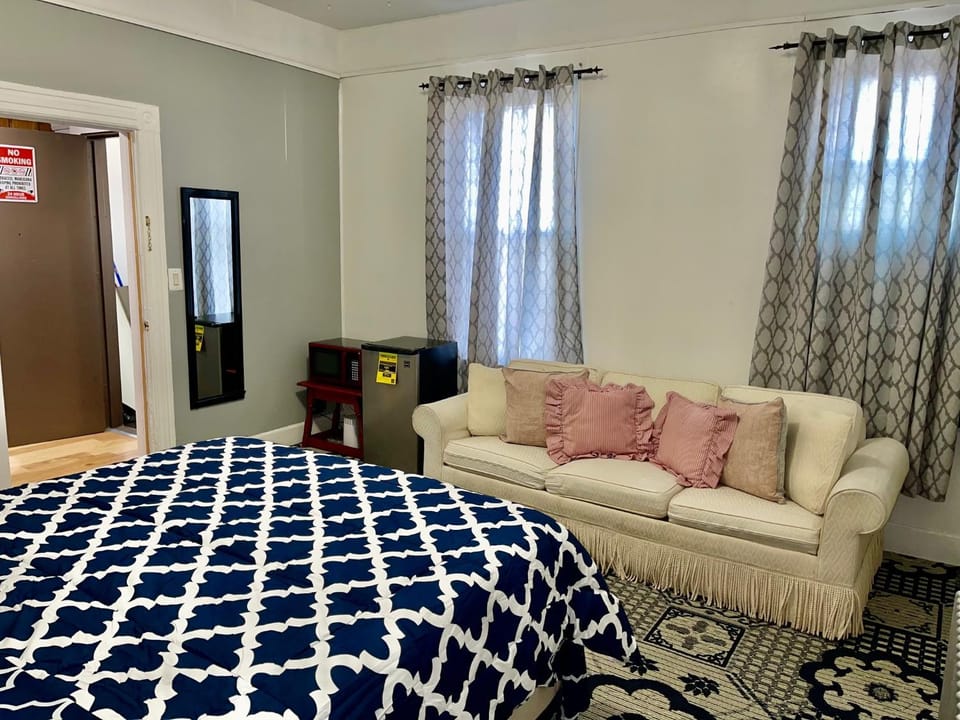 3 bedrooms 2 stops to Manhattan Apartment in Roosevelt Island