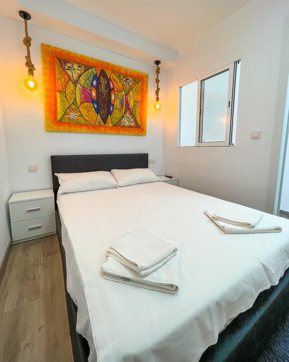 Bed, Bedroom, towels