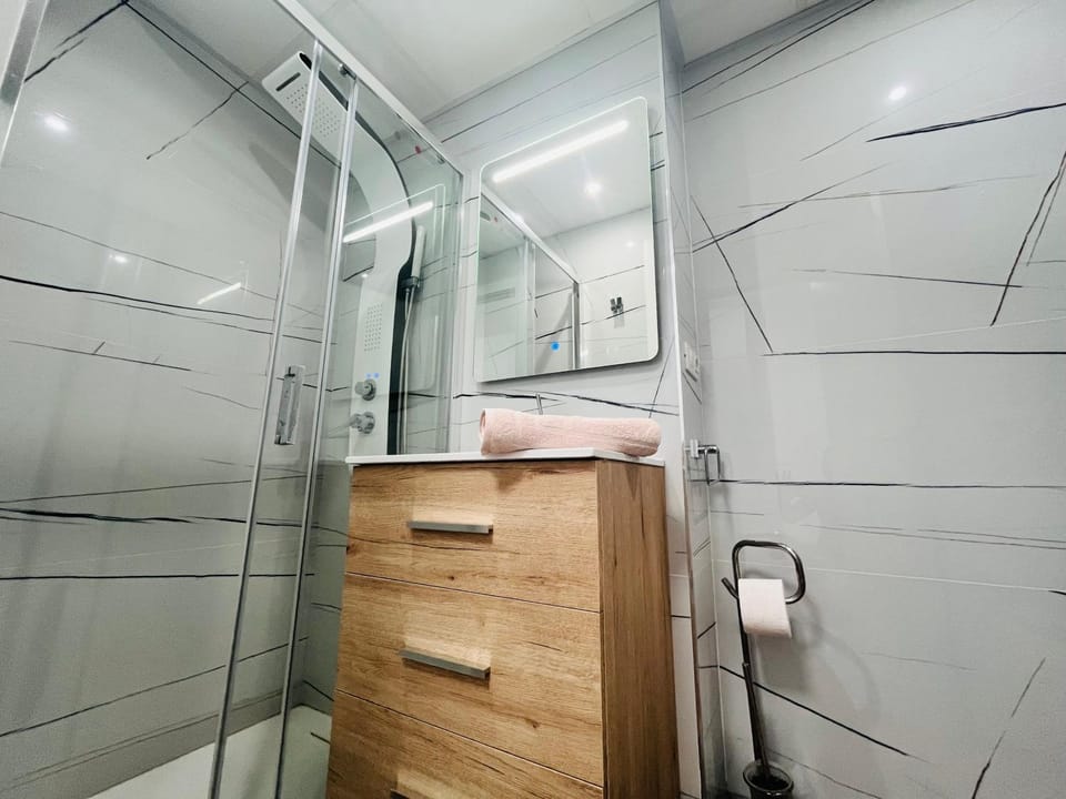 Shower, Bathroom