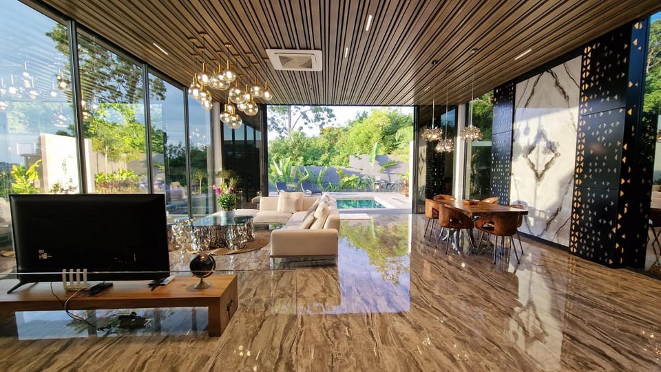 Communal lounge/ TV room, TV and multimedia, Living room, Evening entertainment