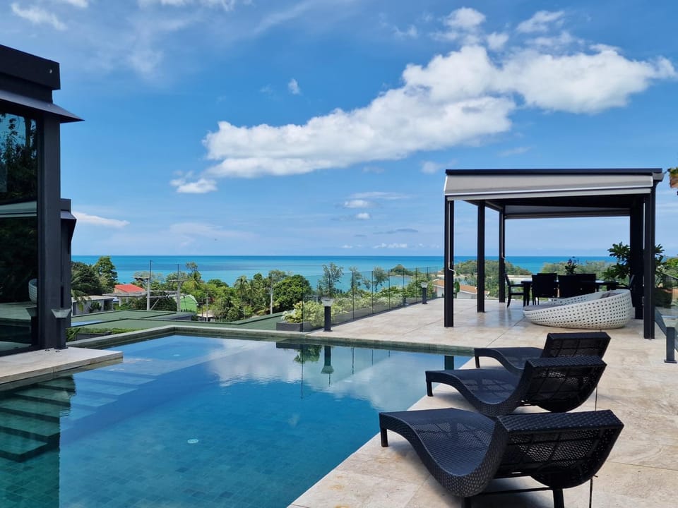 Patio, Day, View (from property/room), Balcony/Terrace, Seating area, Pool view, Sea view, Swimming pool, sunbed