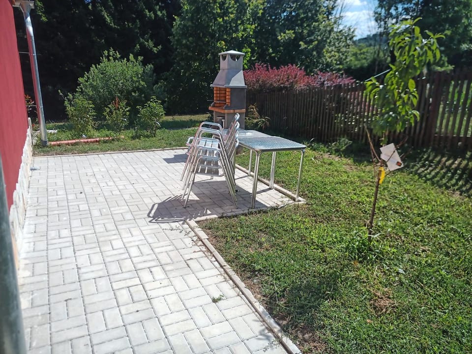 Na červené louce relax Líbá 6 Chalet in Czechia