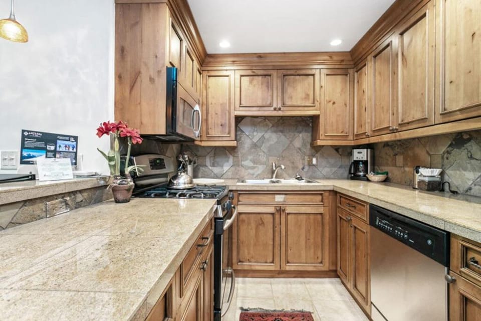 3 Bedroom In Lionshead Village At The Antlers Apartment in Lionshead Village Vail