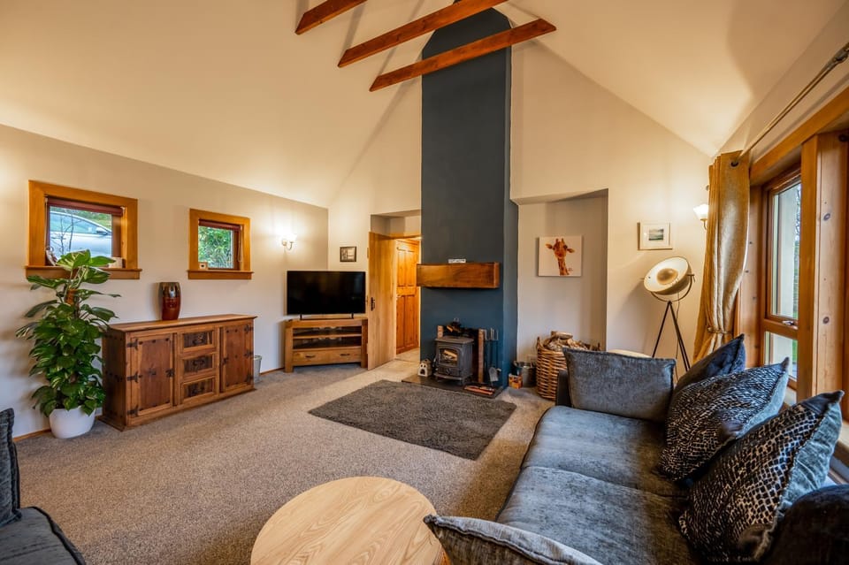 Communal lounge/ TV room, TV and multimedia, Living room, Seating area