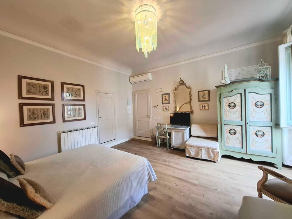 Photo of the whole room, Bedroom