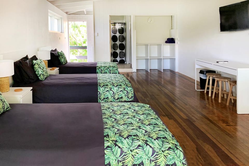 Bed, TV and multimedia, Photo of the whole room, Bedroom, air conditioner