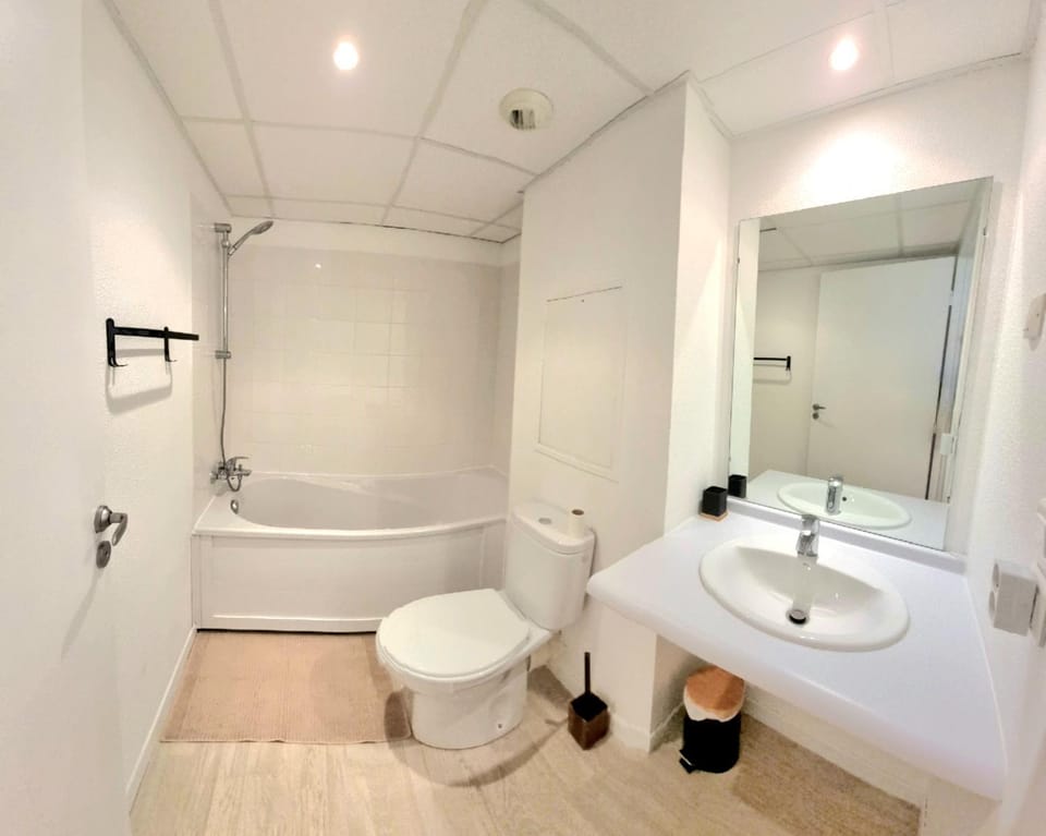 STUDIO COSY - VUE MONTAGNE - CLIM - GARE Apartment in Lourdes