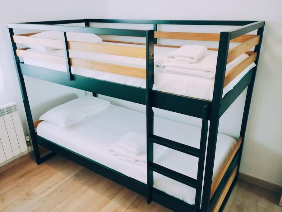Bedroom, bunk bed