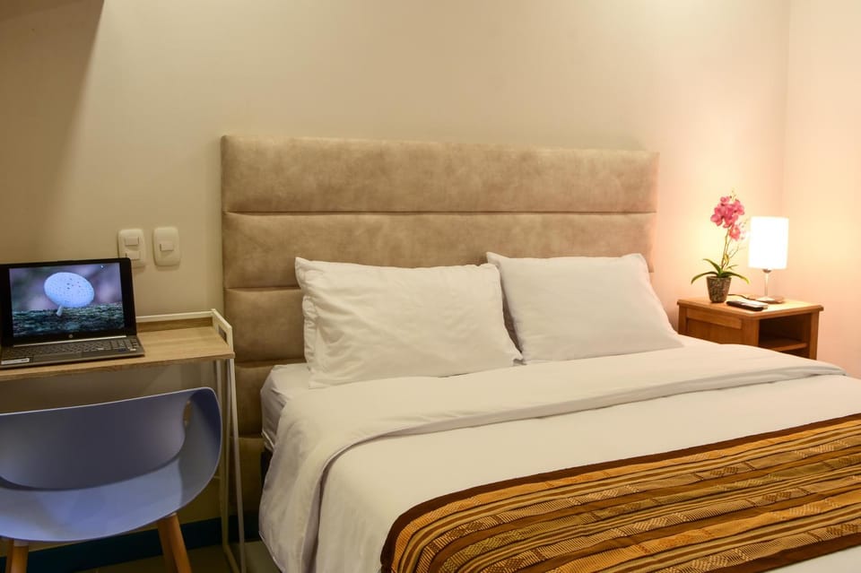 Bed, Seating area, Bedroom