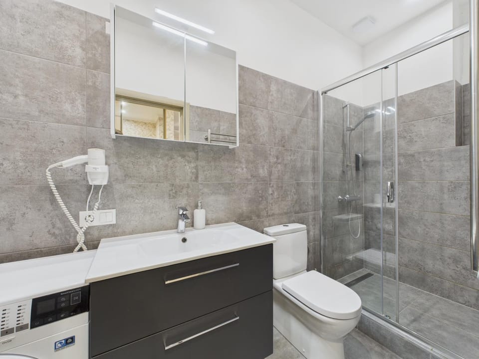 Shower, Toilet, Bathroom