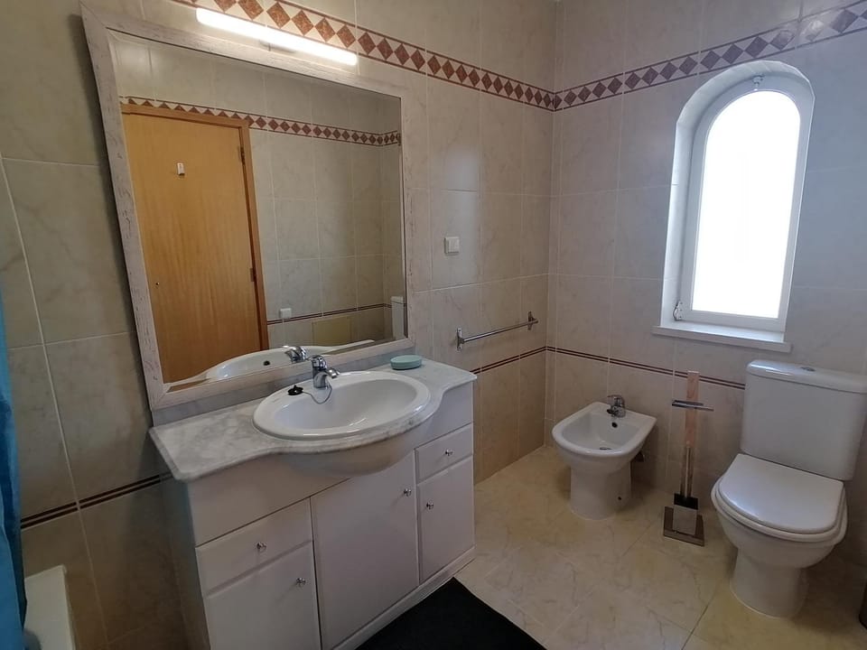 Toilet, Bathroom, Bath, bidet, towels