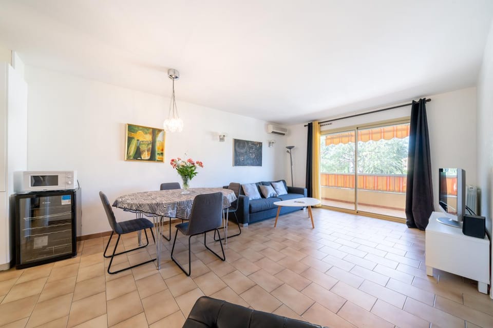 Hello Côte d'Azur - Spacieux 3 pieces a 5 min des plages Apartment in Antibes