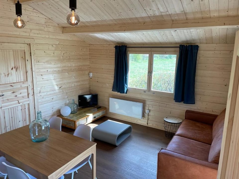Vakantiehuisje met keuken, 2 slaapkamers en woonkamer Campground/ 
RV Resort in Drenthe (province)
