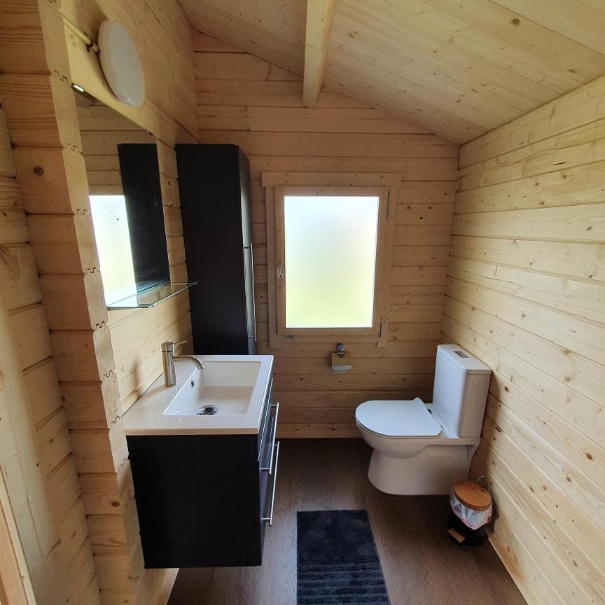 Vakantiehuisje met keuken, 2 slaapkamers en woonkamer Campground/ 
RV Resort in Drenthe (province)