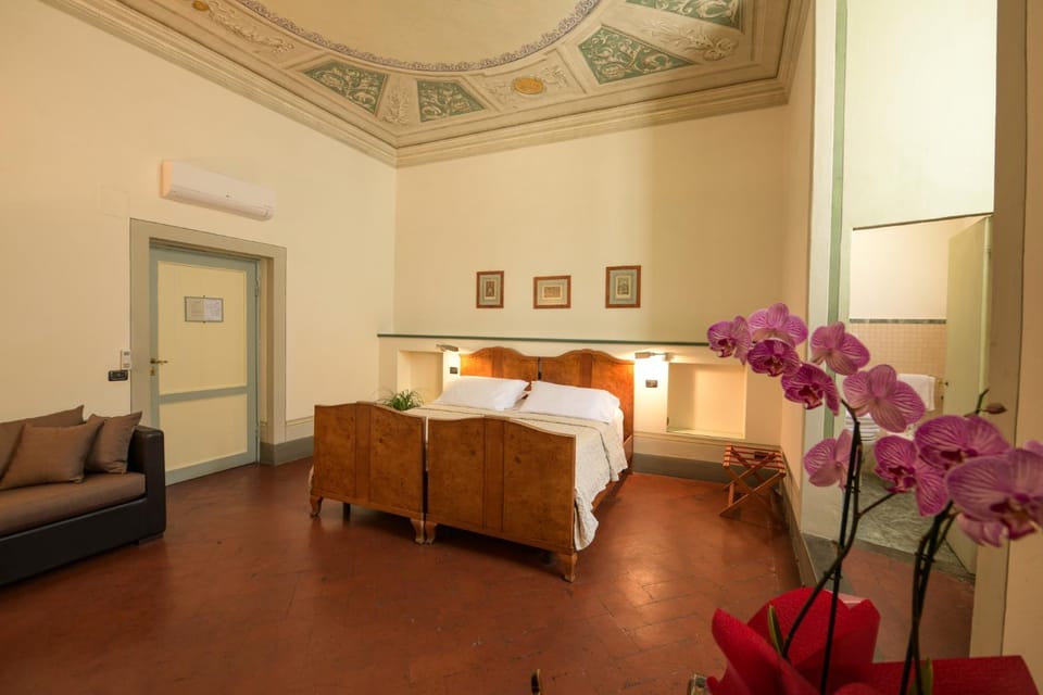 Bed, Photo of the whole room