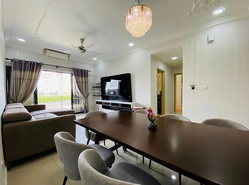 TV and multimedia, Living room, Seating area, Dining area, air conditioner