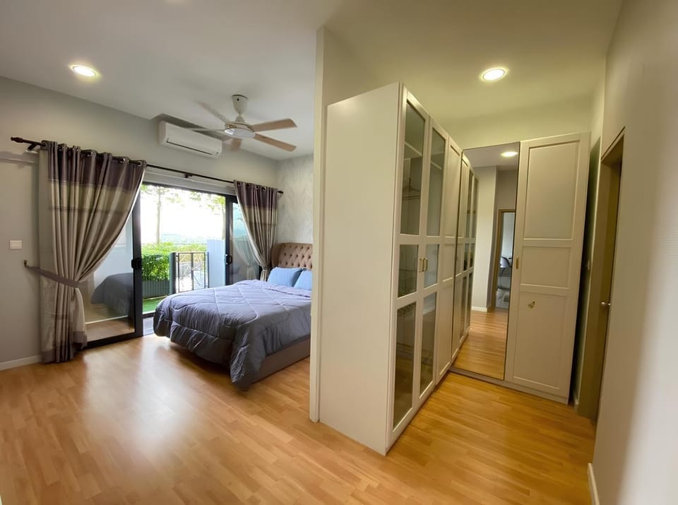 Bed, Bedroom, Garden view, fireplace, wardrobe, air conditioner