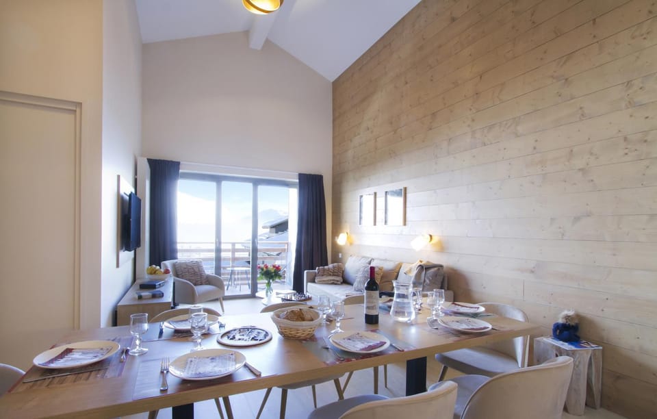 Seating area, Dining area
