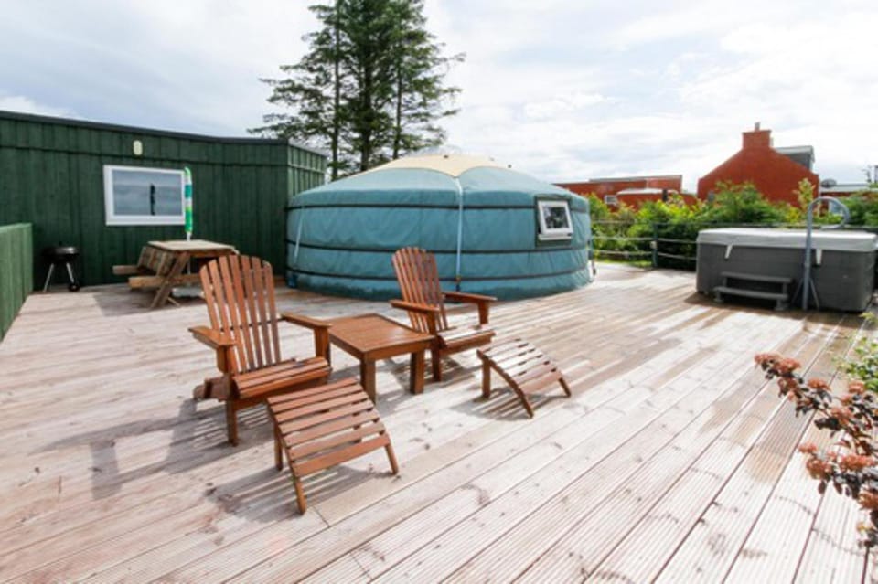 Orange Yurt with Hot Tub- Sleeps 4 Parking & Pets House in Scotland