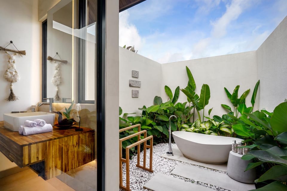 Bathroom, Bath, hair dryier, towels