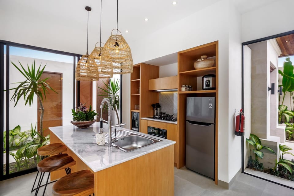 Coffee/tea facilities, Kitchen or kitchenette, oven, stove
