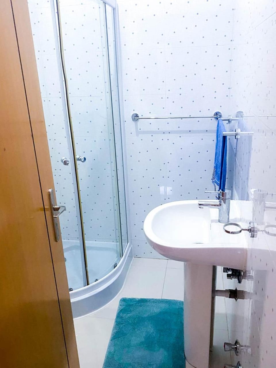 Shower, Bathroom, towels