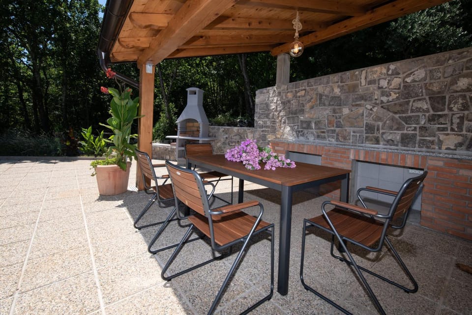 Patio, BBQ facilities, Seating area