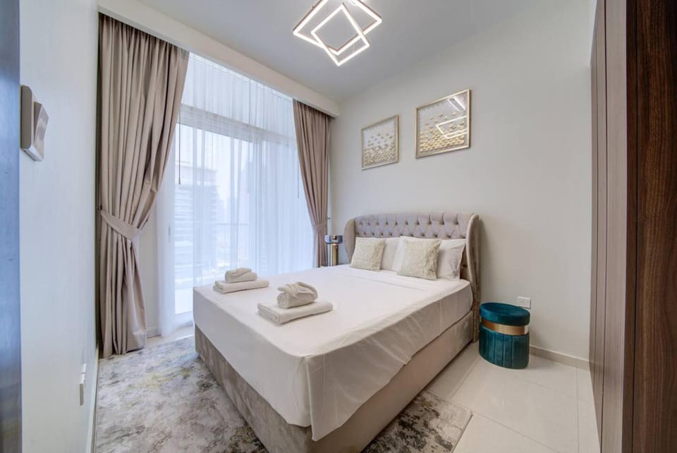 Classic Arabian Elegance with City Views Apartment in Dubai