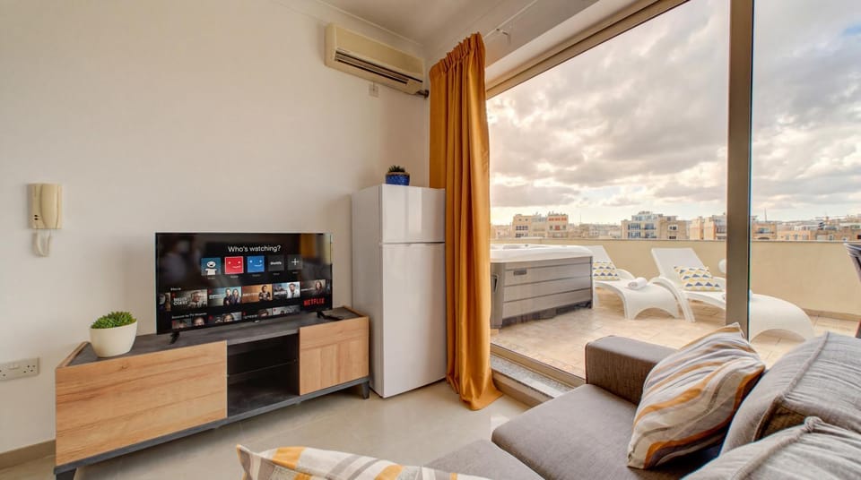 Patio, Communal lounge/ TV room, TV and multimedia, View (from property/room), Balcony/Terrace, Kitchen or kitchenette, Living room, Seating area, Dining area, Evening entertainment, minibar, air conditioner