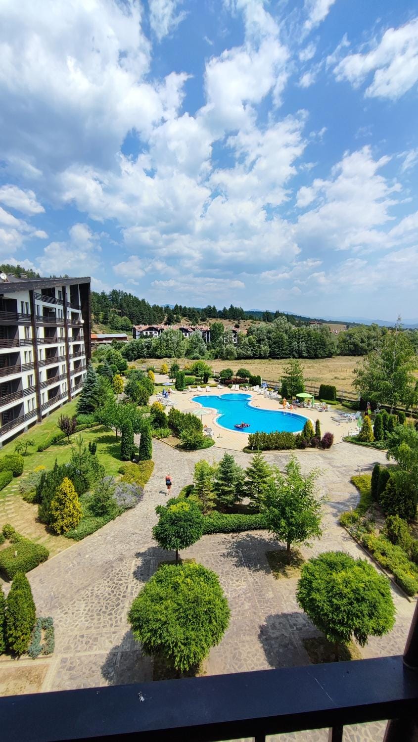Property building, Day, Natural landscape, Bird's eye view, Garden, Garden view, Pool view, Swimming pool