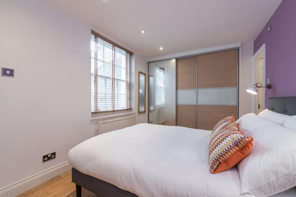 Fitzrovia Duplex - 2-Bed - Private Patio Garden Apartment in London Borough of Islington