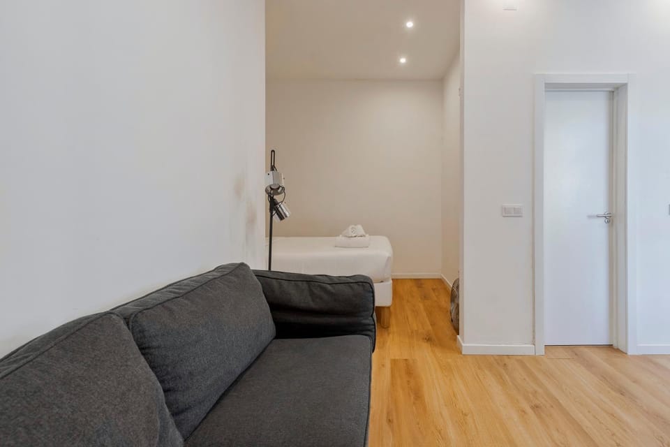 Bed, Living room, Photo of the whole room, Bedroom, towels