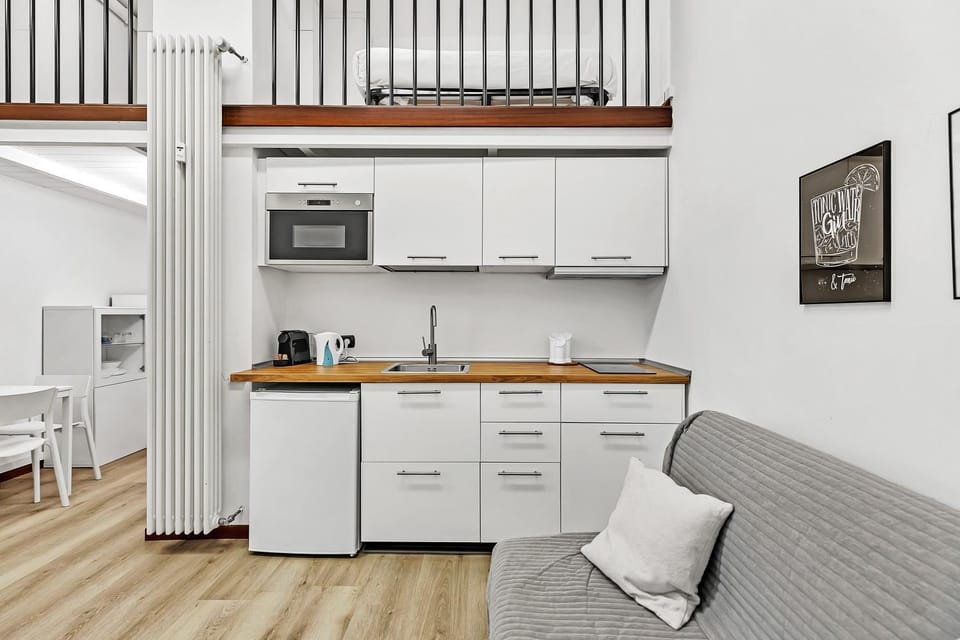 Kitchen or kitchenette, Dining area, oven, stove