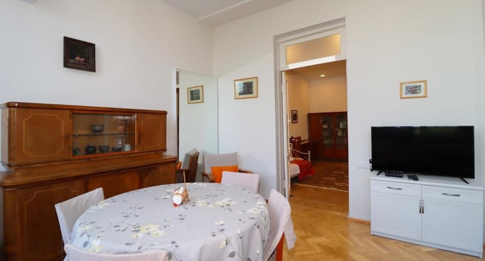 City Center Charm Family Apartment - By Wehost Apartment in Tbilisi, Georgia