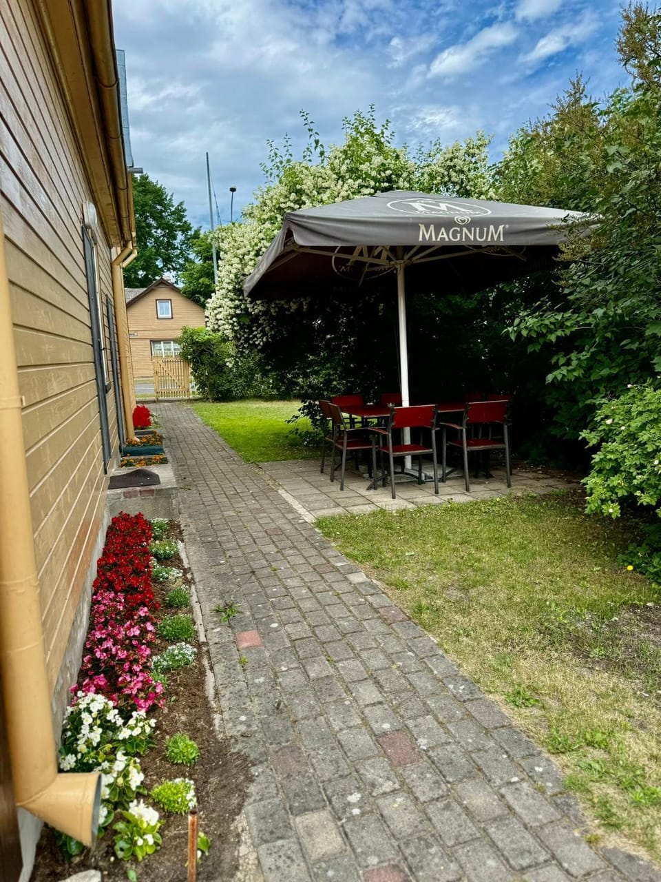 Property building, Balcony/Terrace, Garden view