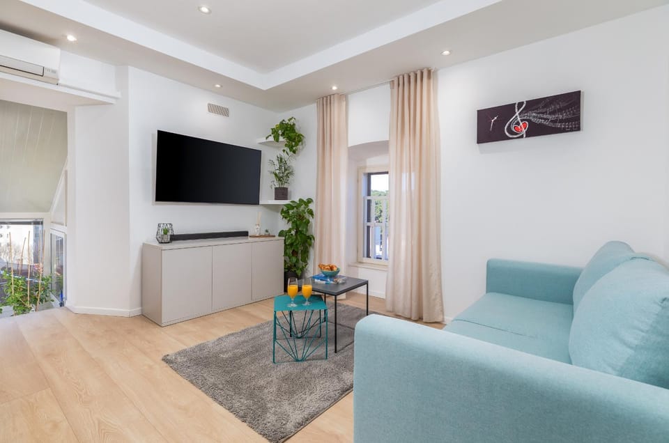 TV and multimedia, Living room, Seating area