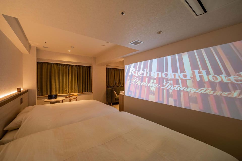 Bed, TV and multimedia, Bedroom