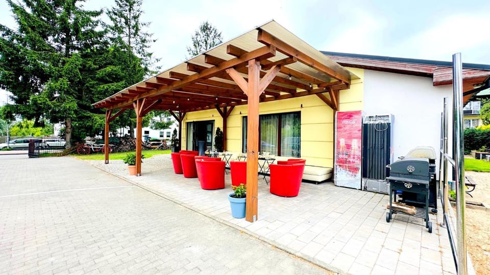 Property building, Garden, Balcony/Terrace, Seating area