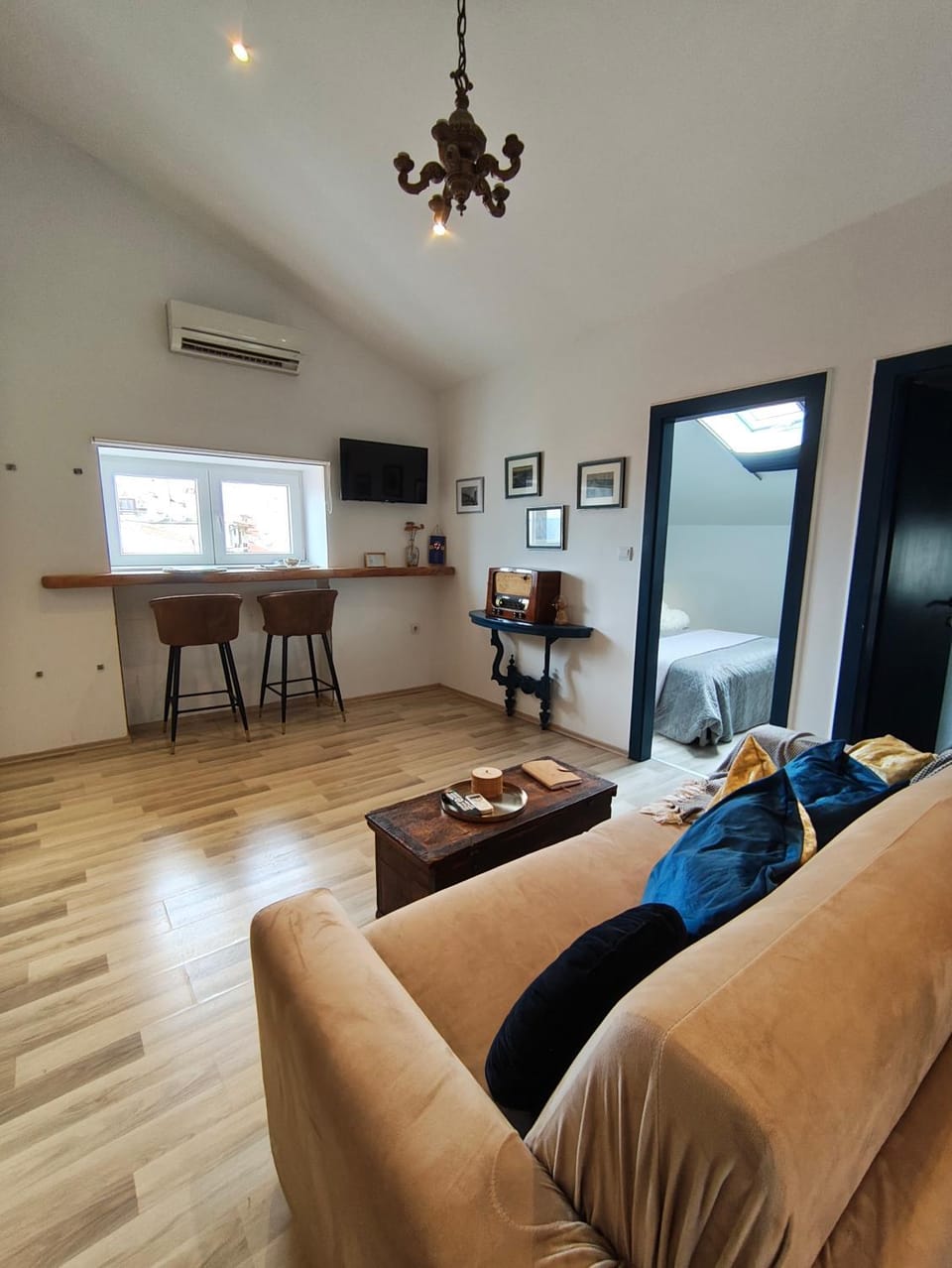 TV and multimedia, View (from property/room), Living room, Seating area, Sea view, air conditioner